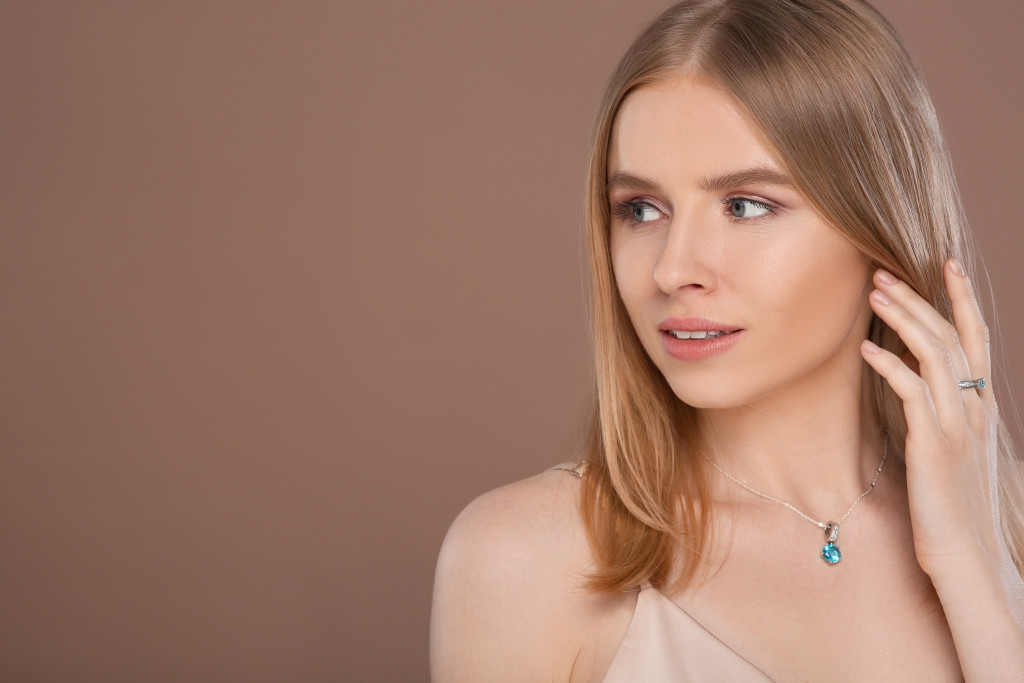 Sparkle and Shine: 33 Stunning Jewelry Pieces for Your Prom Night