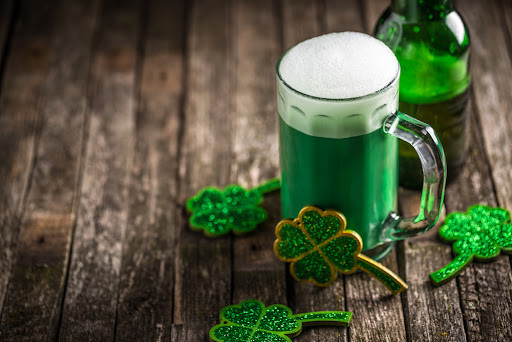 St. Patrick’s Day Drink : 12+ Festive & Fun Cocktails to Celebrate in Style!