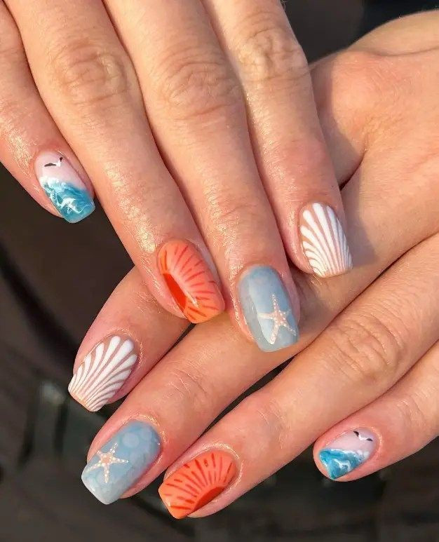 30+ Simple Beach Nails for Your Vacation