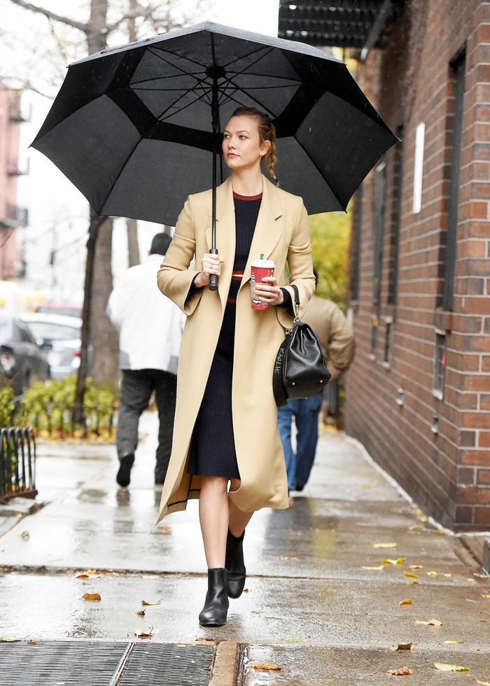 30+ Rainy Day Outfits for Work: Stylish and Functional