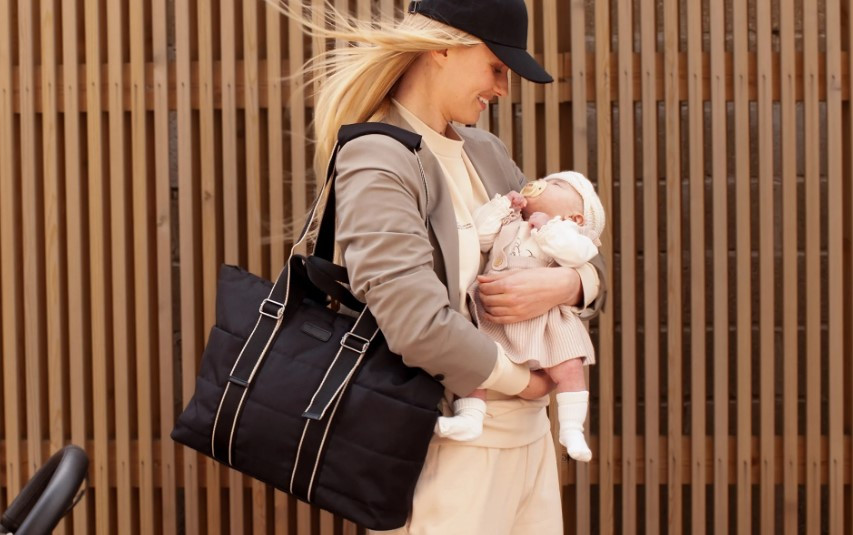 Essential Tips for Packing the Perfect Baby Changing Bag for Busy Moms