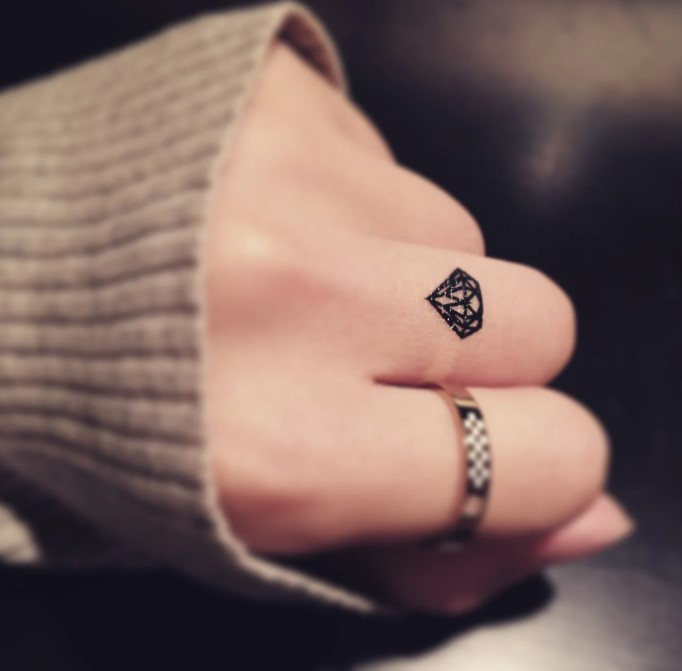 52+ Romantic Valentine’s Diamond Ring Tattoos You’ll Adore