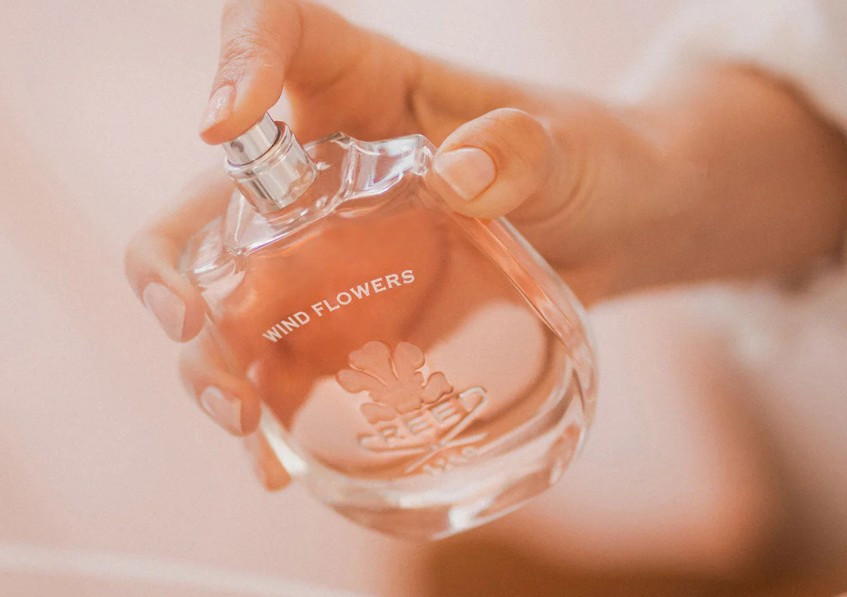 12 Best Wedding Floral Perfumes for Mothers of Brides