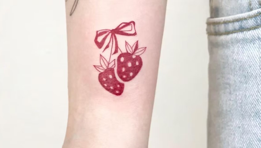 53+ Stunning Strawberries Tattoo Ideas for Fresh Ink