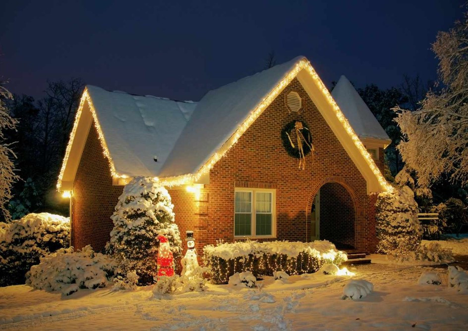 20+ Best Funky Exterior Christmas Lights to Dazzle Your Home